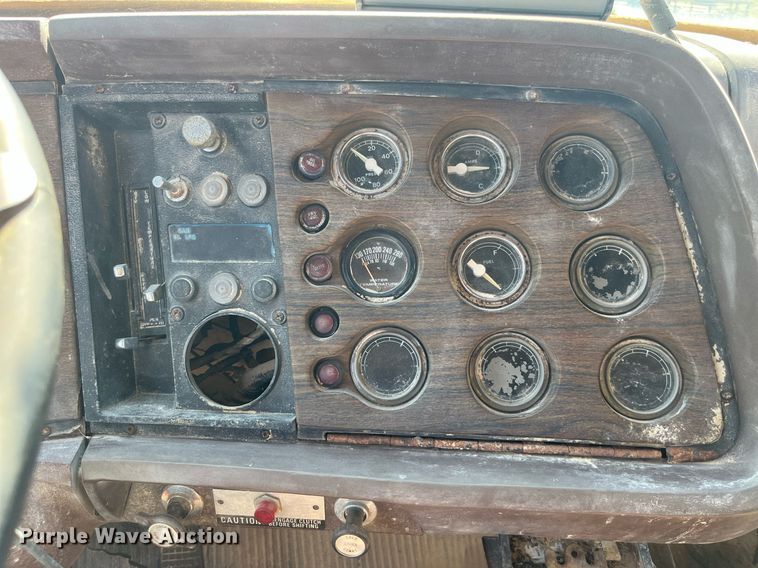 image for item MG9507 1978 Ford 9000  fertilizer delivery truck