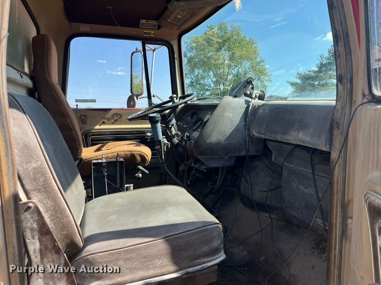 image for item MG9507 1978 Ford 9000  fertilizer delivery truck