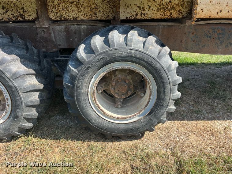 image for item MG9507 1978 Ford 9000  fertilizer delivery truck