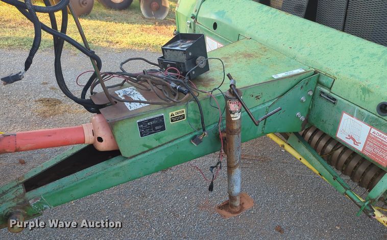 image for item MX9454 John Deere 530  round baler