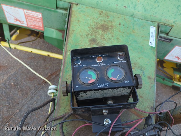 image for item MX9454 John Deere 530  round baler