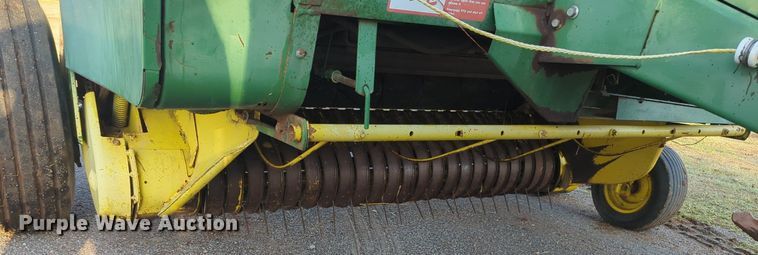 image for item MX9454 John Deere 530  round baler