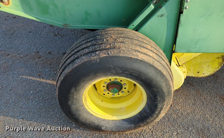 image for item MX9454 John Deere 530  round baler