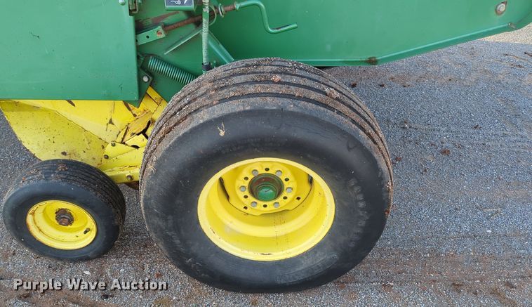 image for item MX9454 John Deere 530  round baler