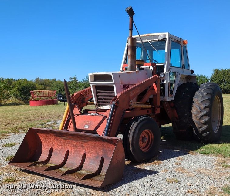 image for item MX9459 Case 1070  tractor