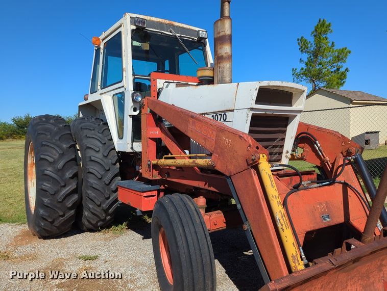 image for item MX9459 Case 1070  tractor
