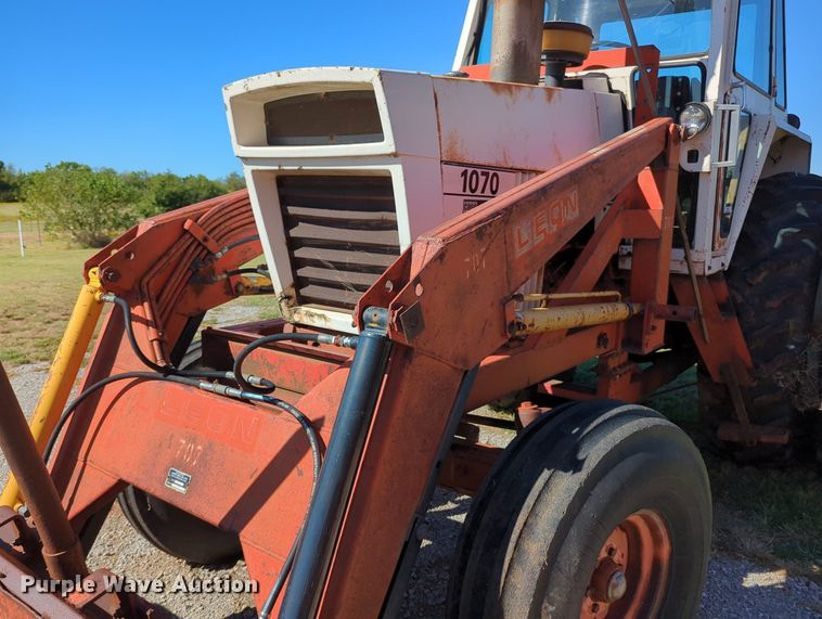 image for item MX9459 Case 1070  tractor