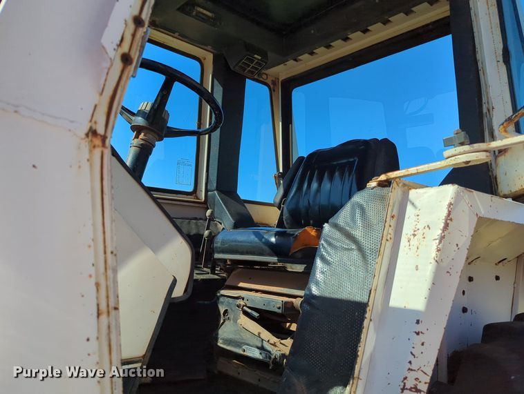 image for item MX9459 Case 1070  tractor