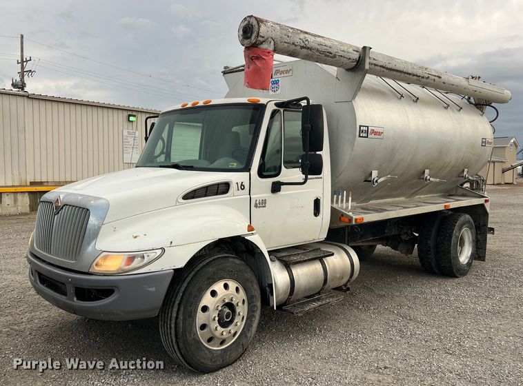 image for item NA9255 2007 International 4400  feed delivery truck