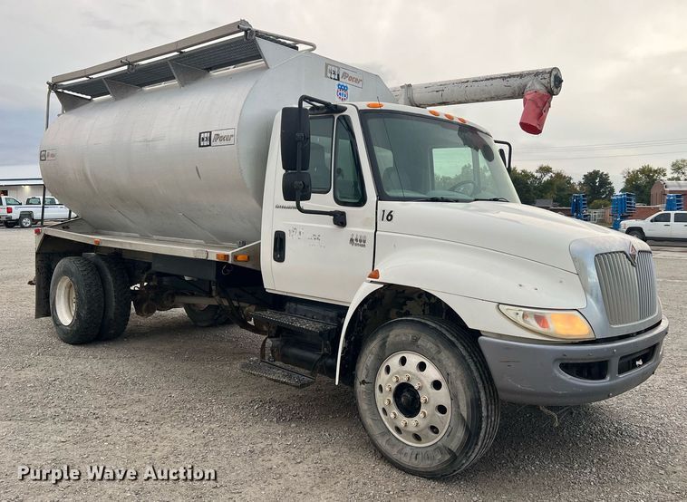 image for item NA9255 2007 International 4400  feed delivery truck