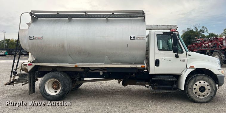 image for item NA9255 2007 International 4400  feed delivery truck