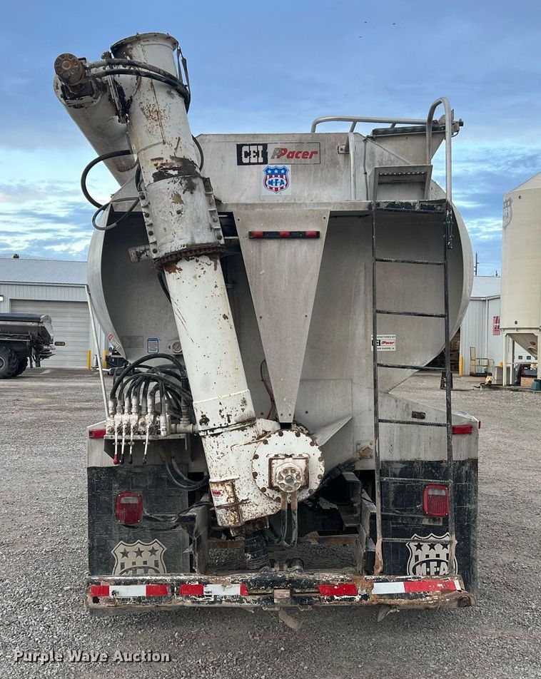 image for item NA9255 2007 International 4400  feed delivery truck