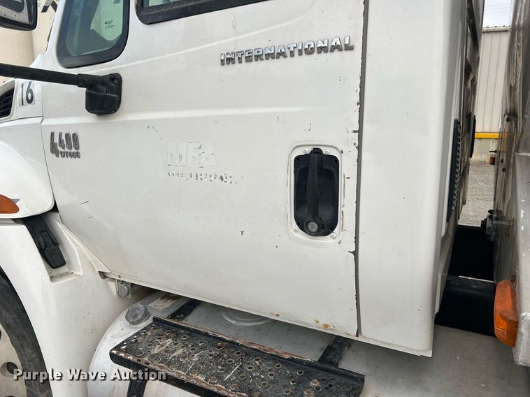 image for item NA9255 2007 International 4400  feed delivery truck