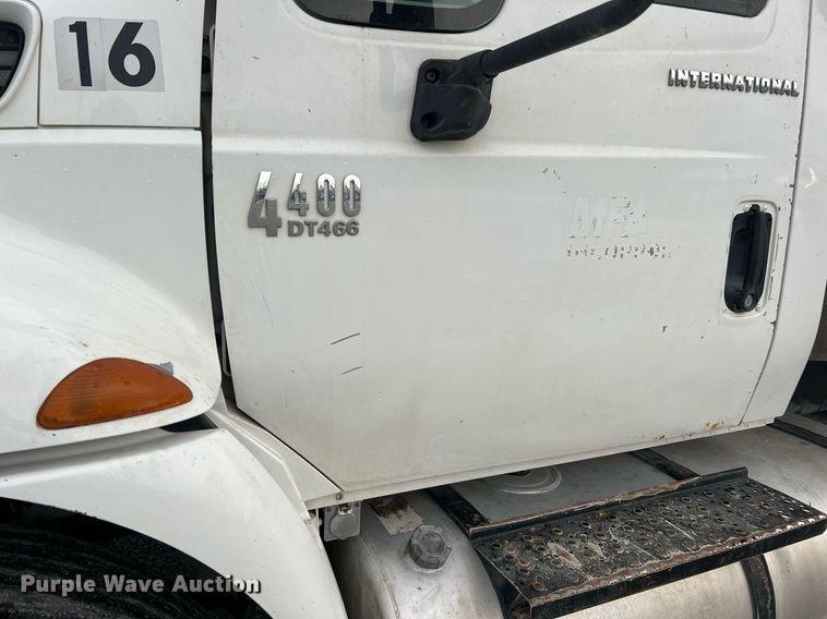 image for item NA9255 2007 International 4400  feed delivery truck