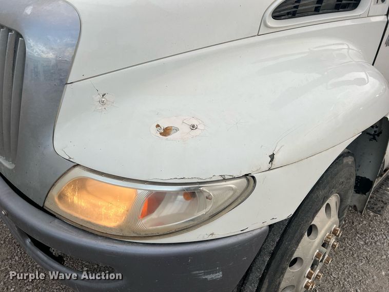 image for item NA9255 2007 International 4400  feed delivery truck