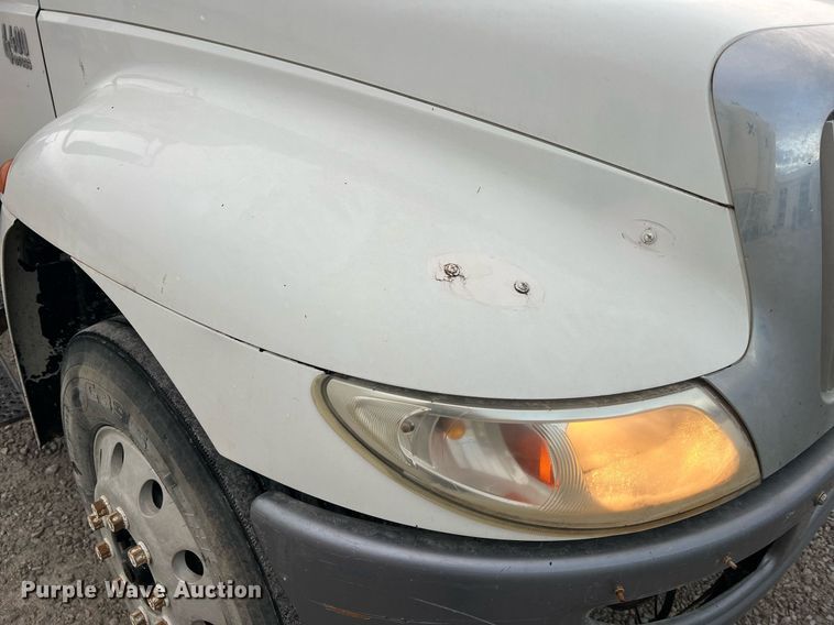 image for item NA9255 2007 International 4400  feed delivery truck