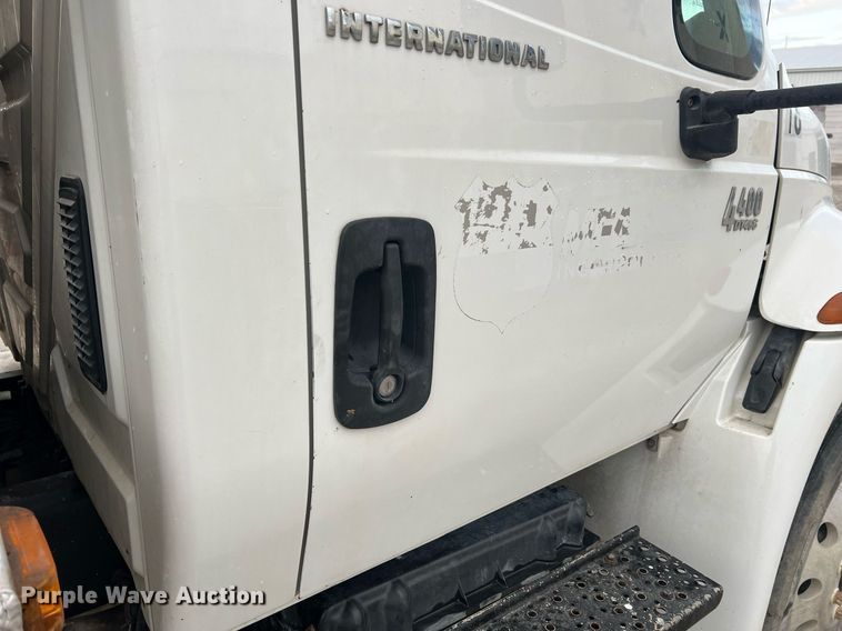 image for item NA9255 2007 International 4400  feed delivery truck