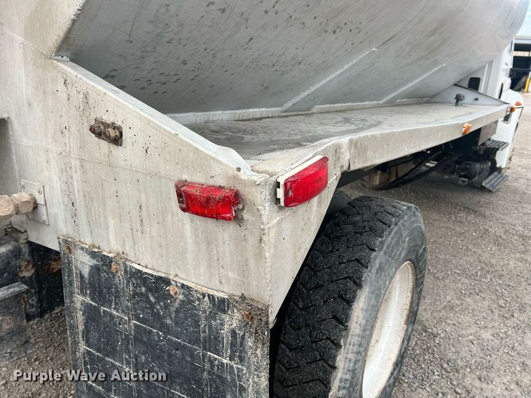 image for item NA9255 2007 International 4400  feed delivery truck