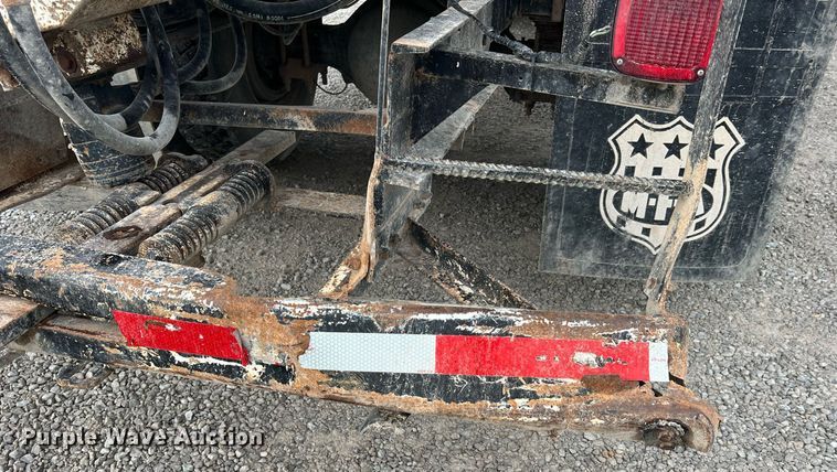 image for item NA9255 2007 International 4400  feed delivery truck