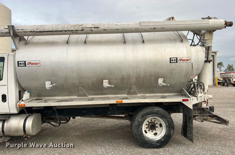 image for item NA9255 2007 International 4400  feed delivery truck