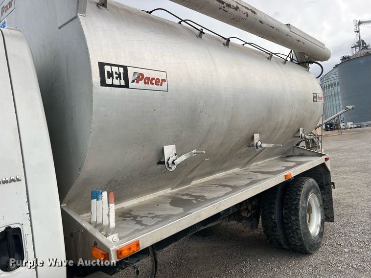 image for item NA9255 2007 International 4400  feed delivery truck