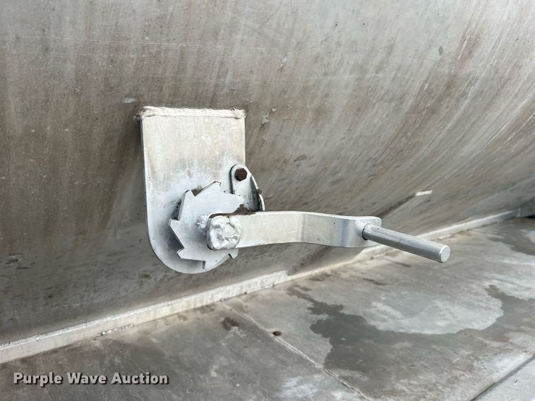 image for item NA9255 2007 International 4400  feed delivery truck