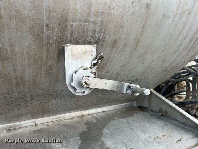 image for item NA9255 2007 International 4400  feed delivery truck