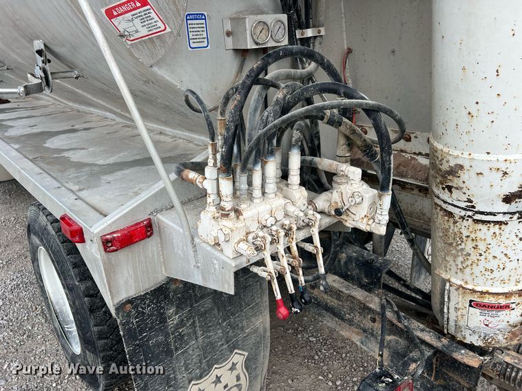 image for item NA9255 2007 International 4400  feed delivery truck