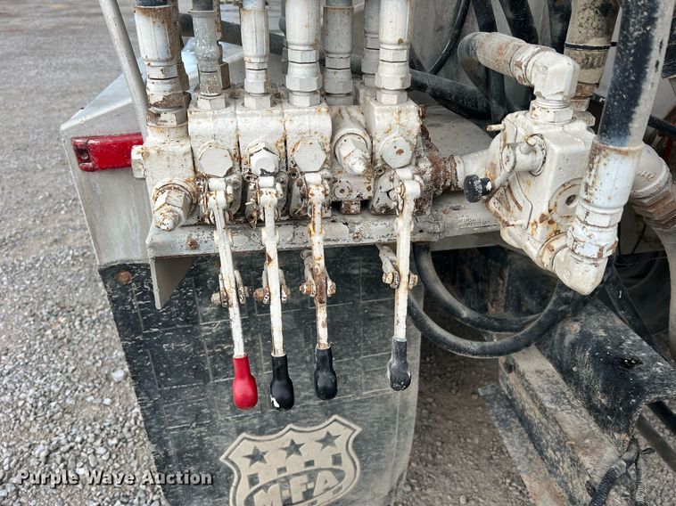 image for item NA9255 2007 International 4400  feed delivery truck