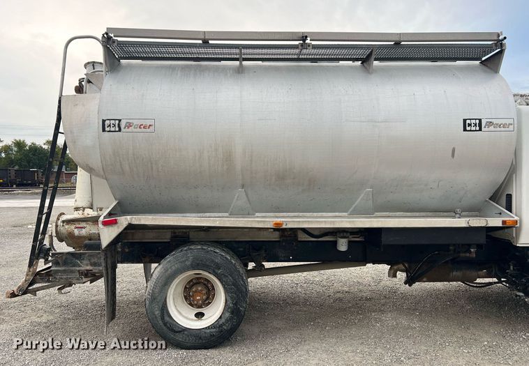 image for item NA9255 2007 International 4400  feed delivery truck