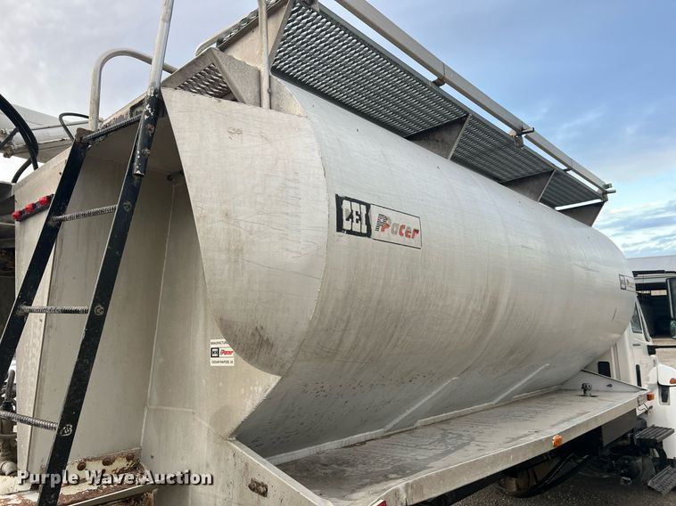 image for item NA9255 2007 International 4400  feed delivery truck