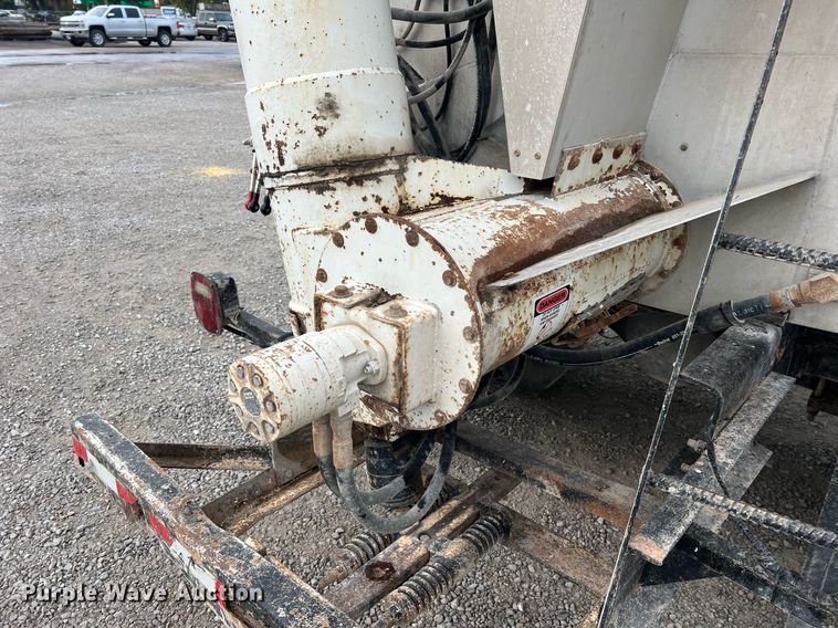 image for item NA9255 2007 International 4400  feed delivery truck