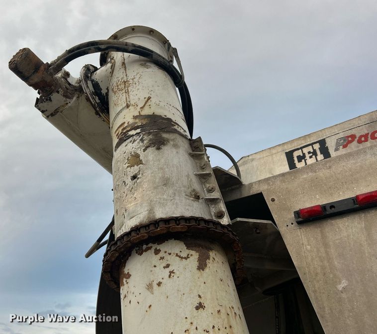 image for item NA9255 2007 International 4400  feed delivery truck