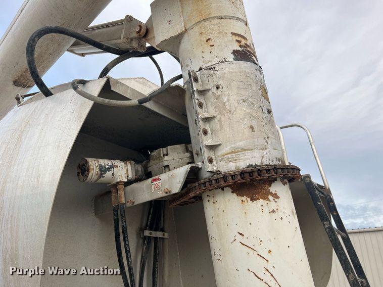 image for item NA9255 2007 International 4400  feed delivery truck