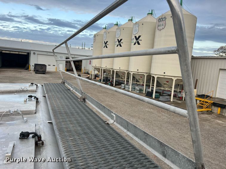 image for item NA9255 2007 International 4400  feed delivery truck