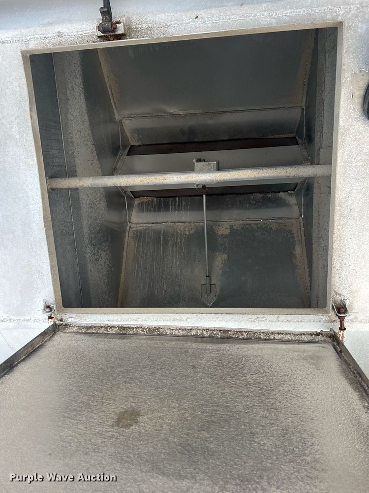 image for item NA9255 2007 International 4400  feed delivery truck