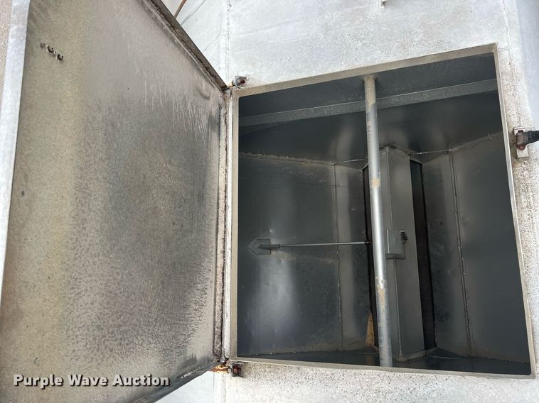 image for item NA9255 2007 International 4400  feed delivery truck