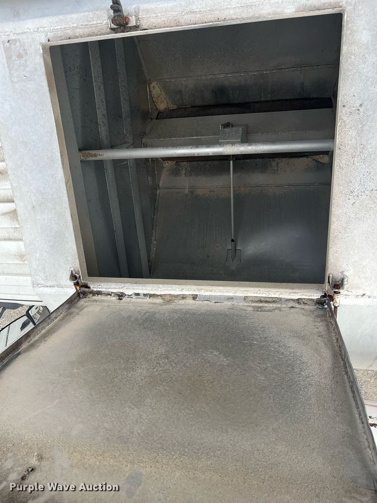 image for item NA9255 2007 International 4400  feed delivery truck