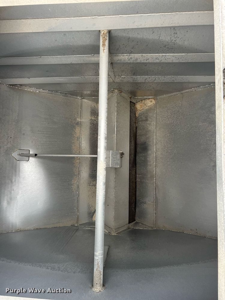 image for item NA9255 2007 International 4400  feed delivery truck