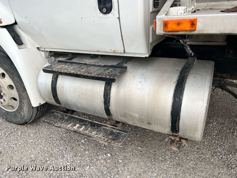 image for item NA9255 2007 International 4400  feed delivery truck