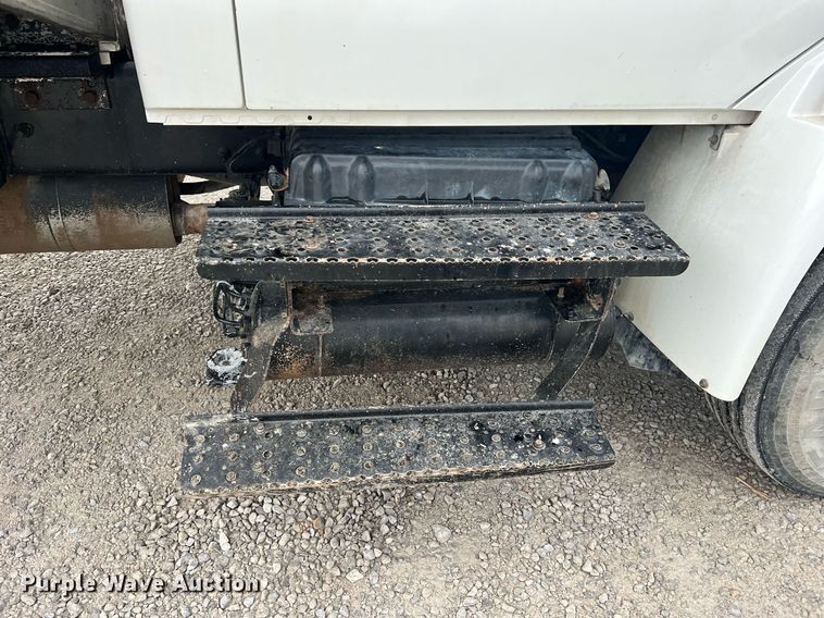 image for item NA9255 2007 International 4400  feed delivery truck