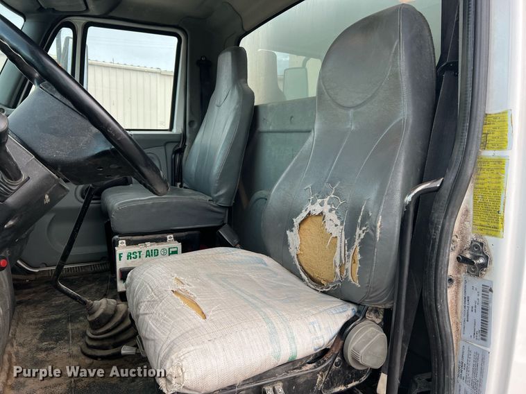 image for item NA9255 2007 International 4400  feed delivery truck