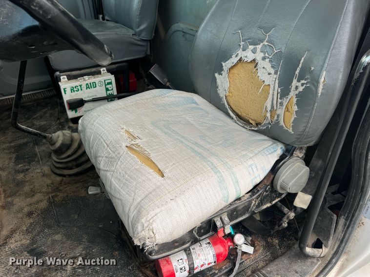 image for item NA9255 2007 International 4400  feed delivery truck