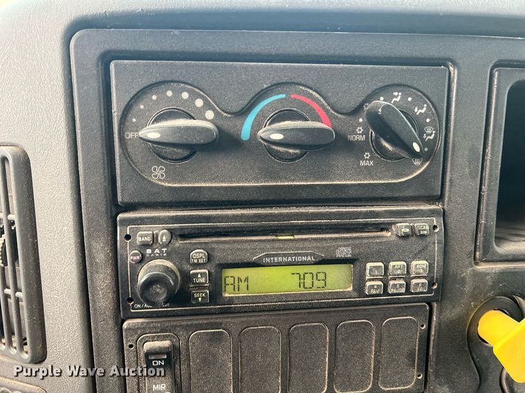 image for item NA9255 2007 International 4400  feed delivery truck