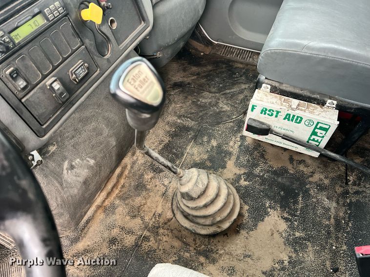 image for item NA9255 2007 International 4400  feed delivery truck