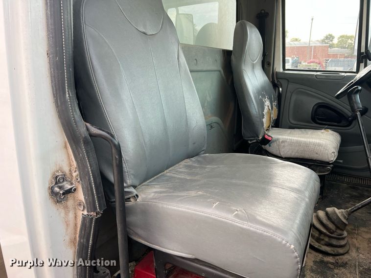 image for item NA9255 2007 International 4400  feed delivery truck