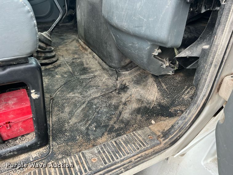 image for item NA9255 2007 International 4400  feed delivery truck