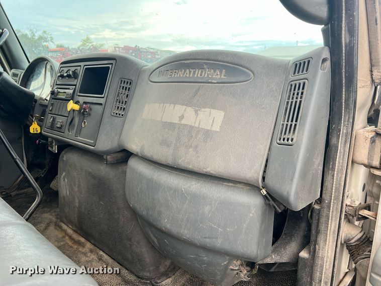 image for item NA9255 2007 International 4400  feed delivery truck