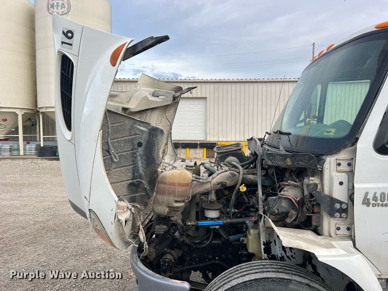 image for item NA9255 2007 International 4400  feed delivery truck