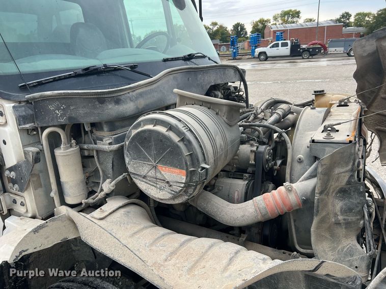 image for item NA9255 2007 International 4400  feed delivery truck